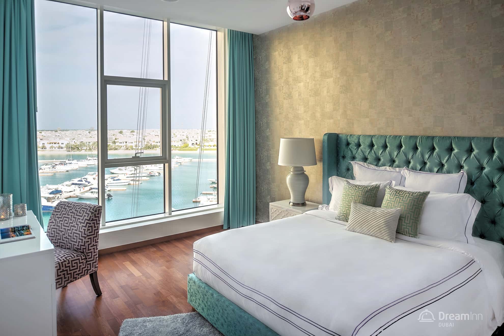 Tiara - Glamorous 3-Bedroom Sea View - DreamInn